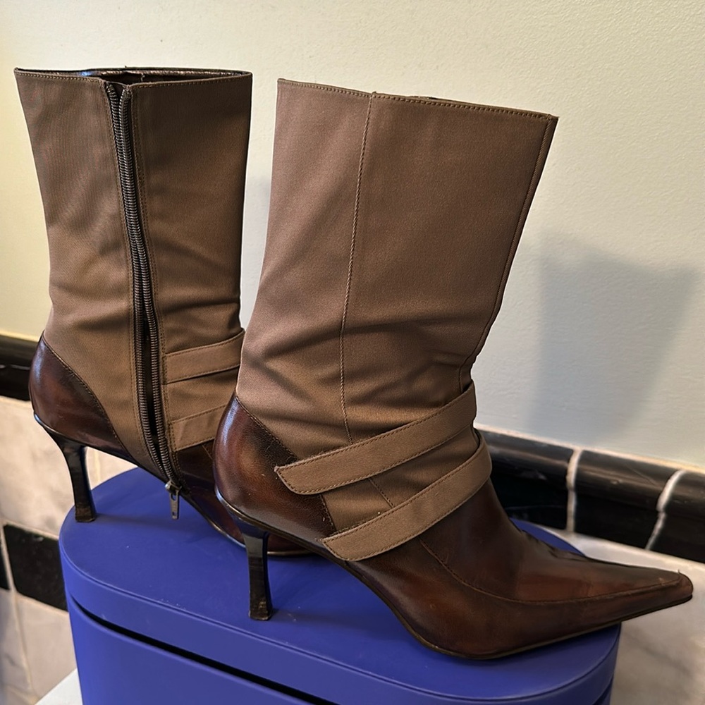 ❣️🍀Boots with pointy toes and spike heels!Totally on trend and priced right!🍀